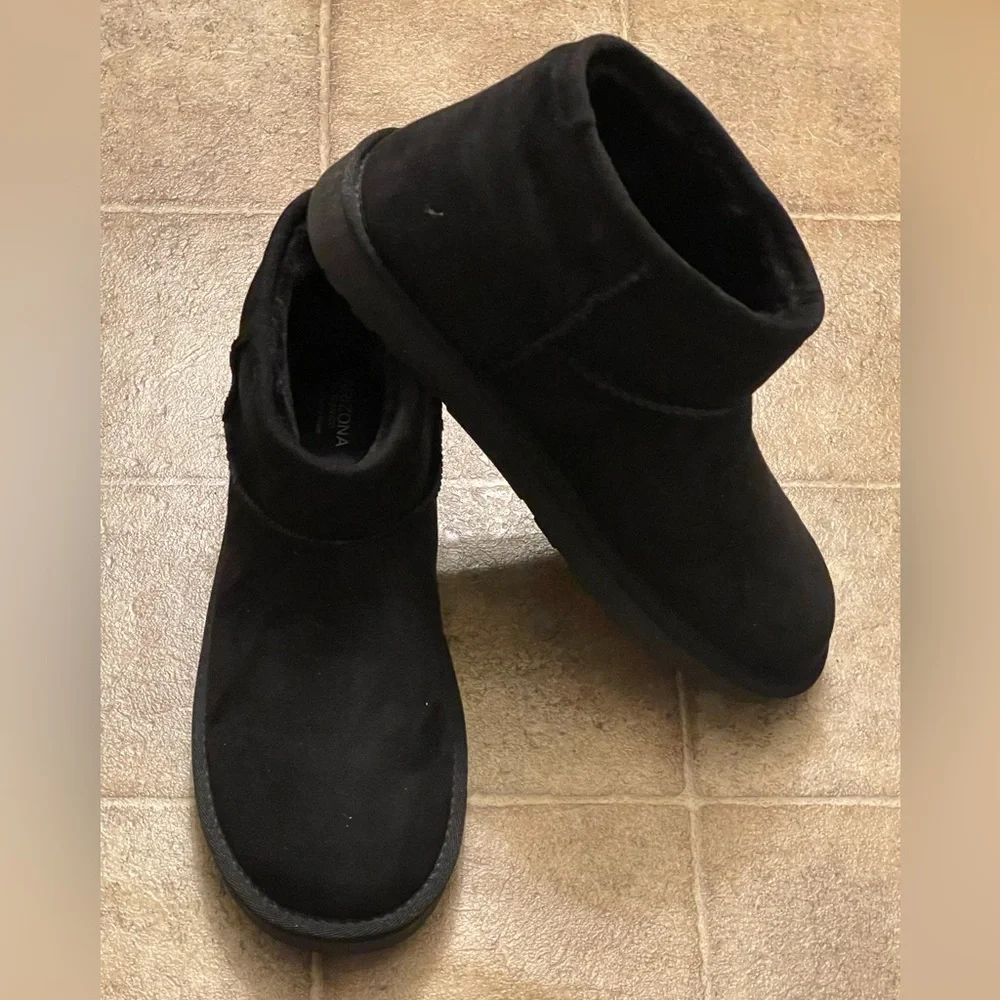 NWT Arizona Boots
